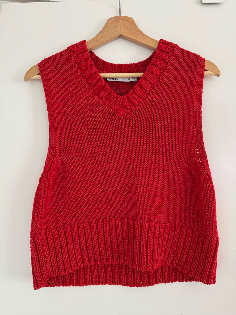 Zara Sleeveless V-Neck Knit Sweater Vest - Red